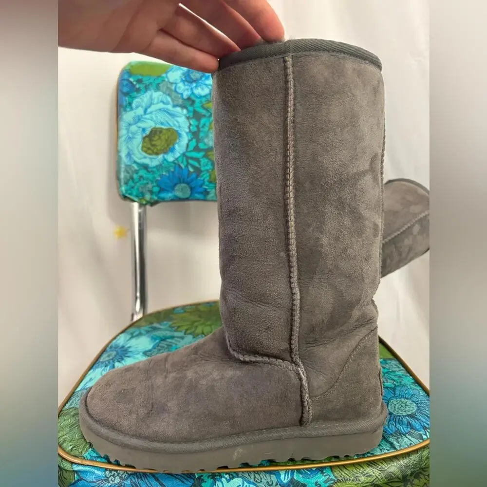 UGG Classic Gray Suede Boots Women’s‎ Size 6